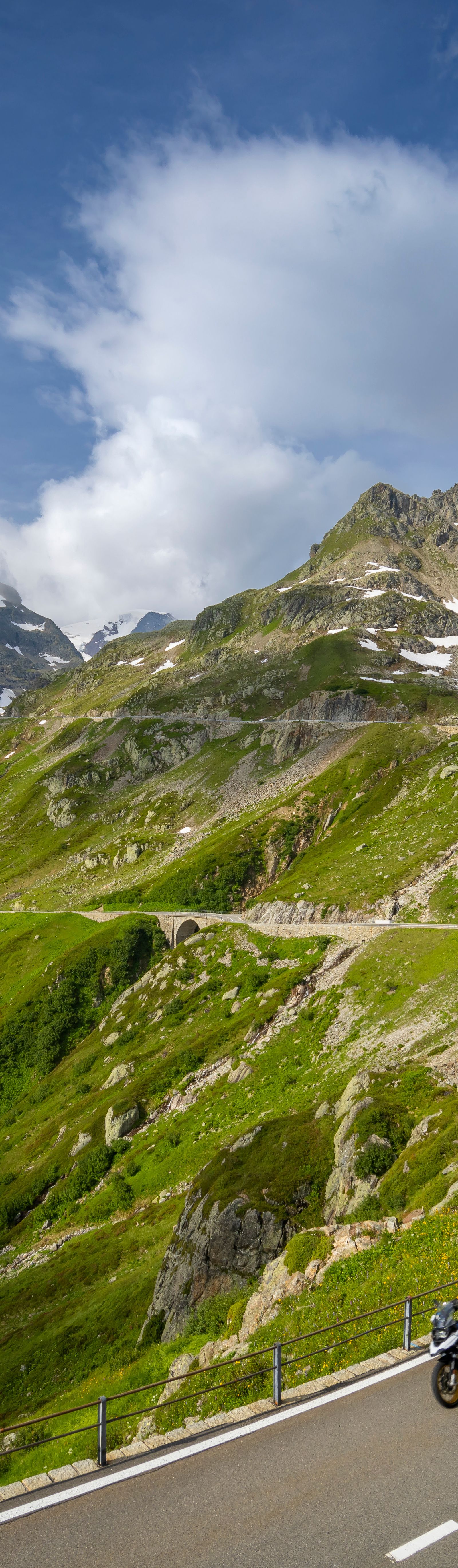 Sustenpass, kurz nach Sonnenaufgang.